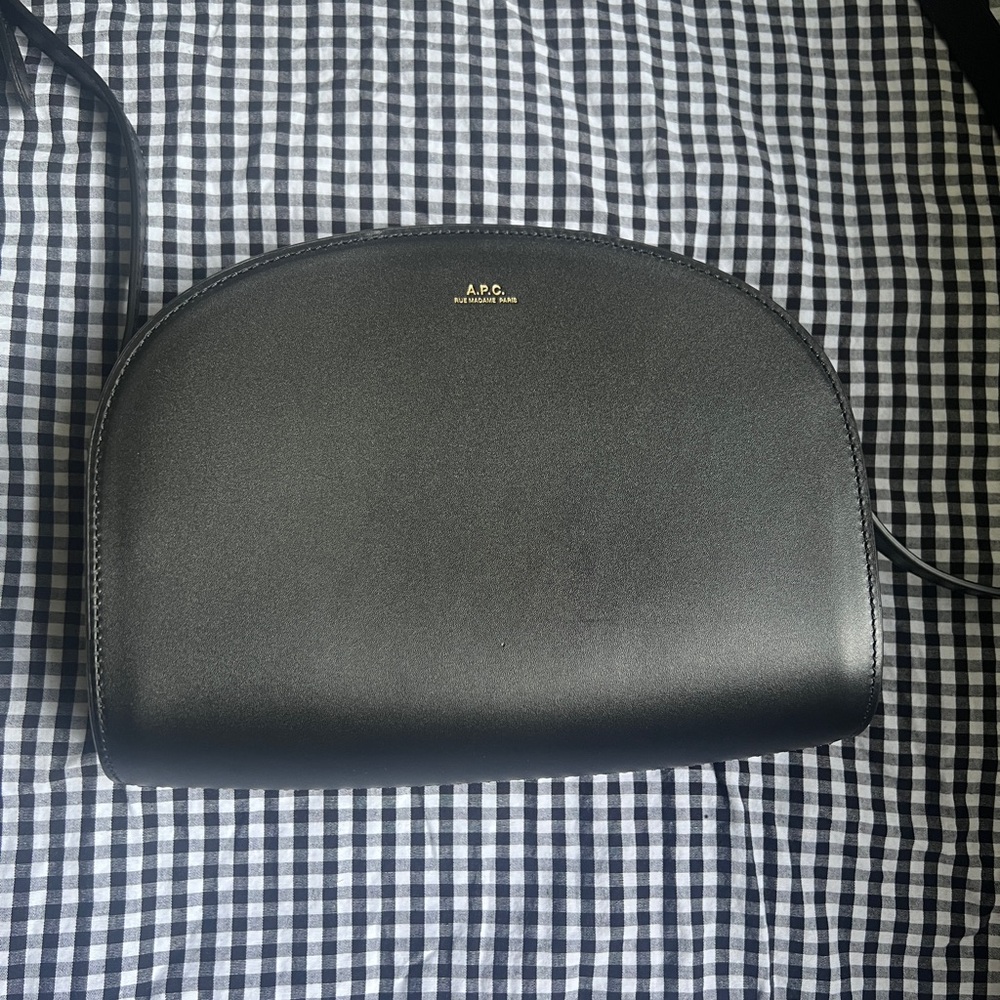 APC demi lune - smooth black